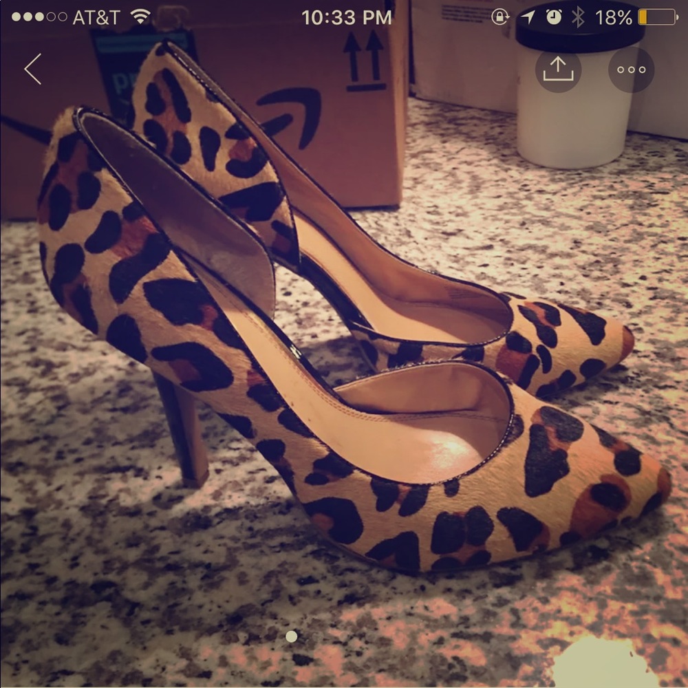 BCBG leopard heels sz 10